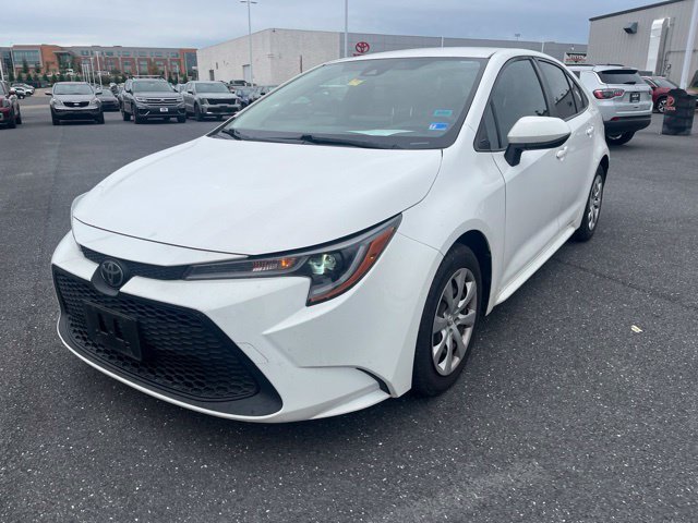 Used 2020 White Toyota LE image 3