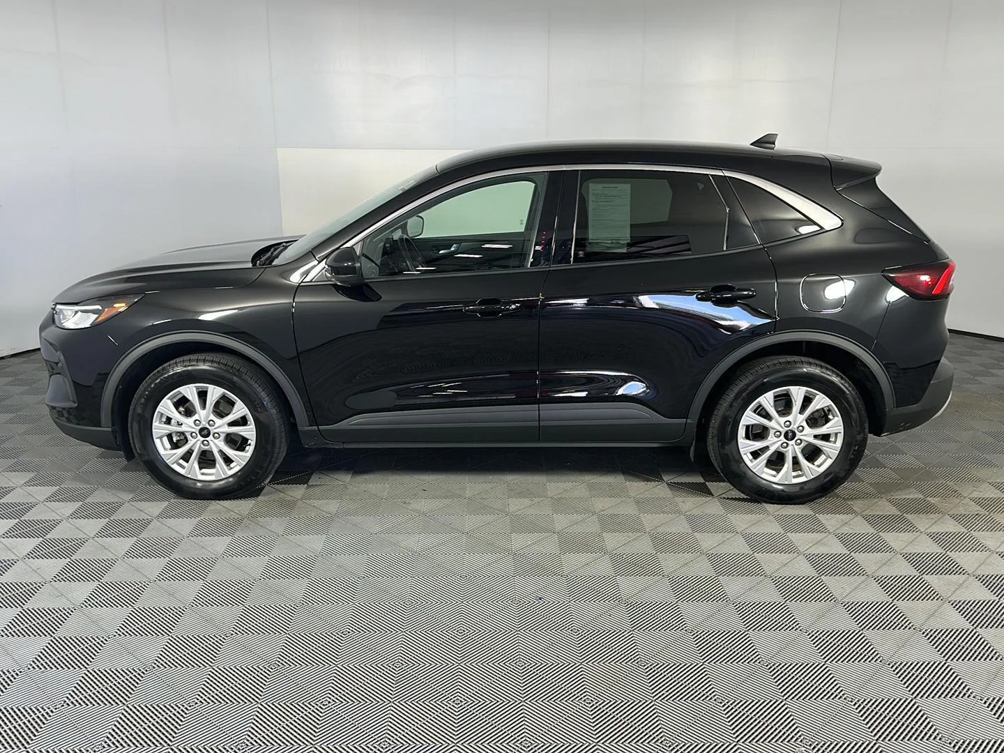Used 2023 Agate Black Metallic Ford Active image 13