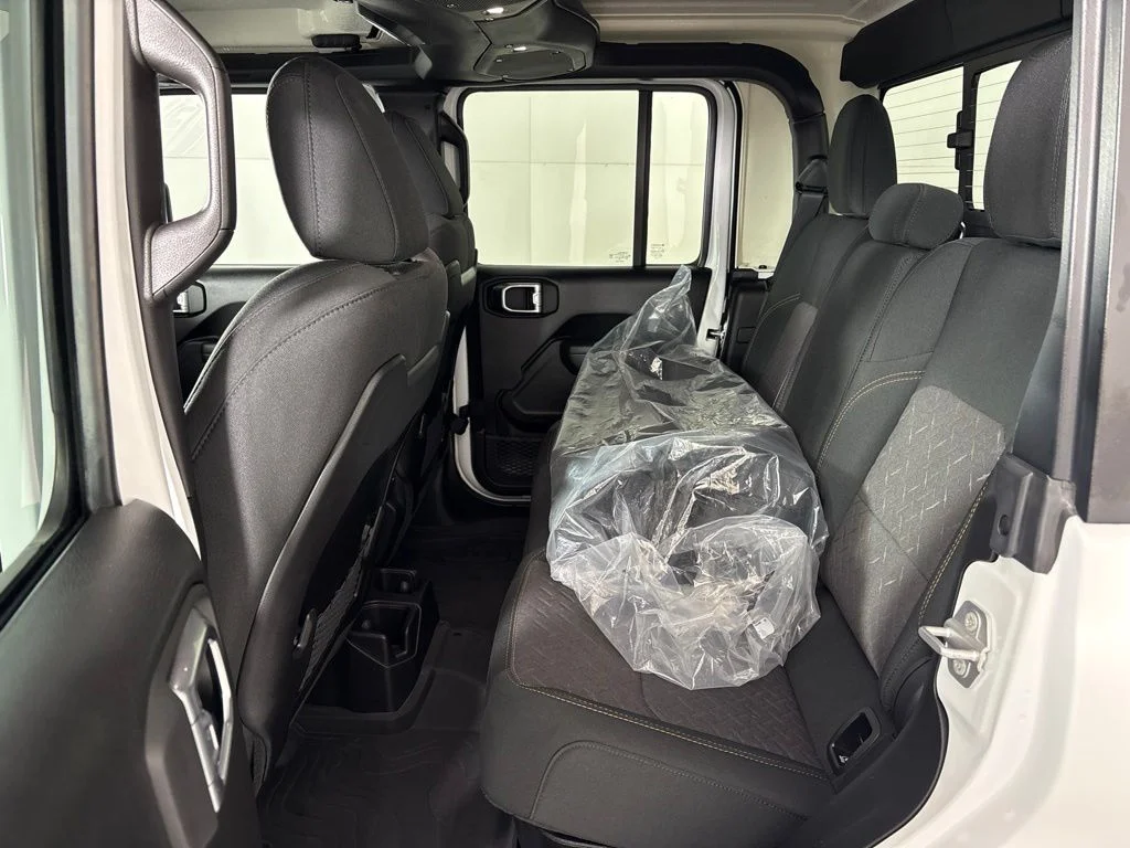 Used 2025 White Jeep Mojave image 26