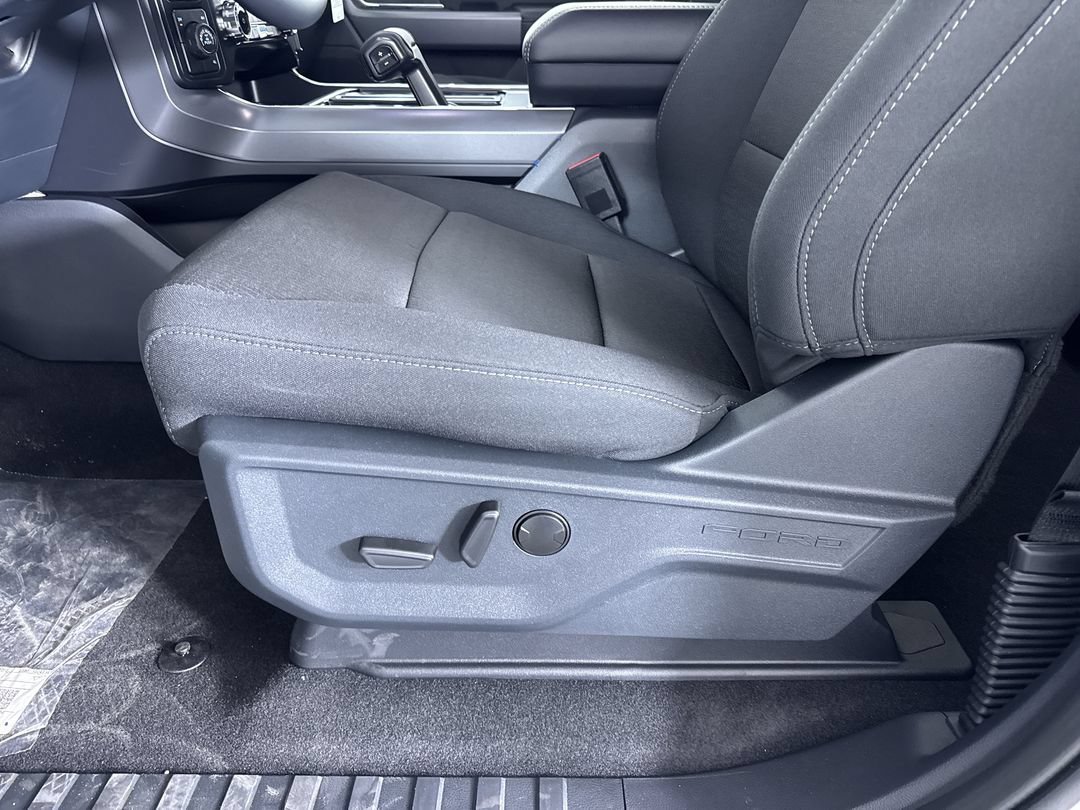 New 2026 Oxford White Ford XLT image 13