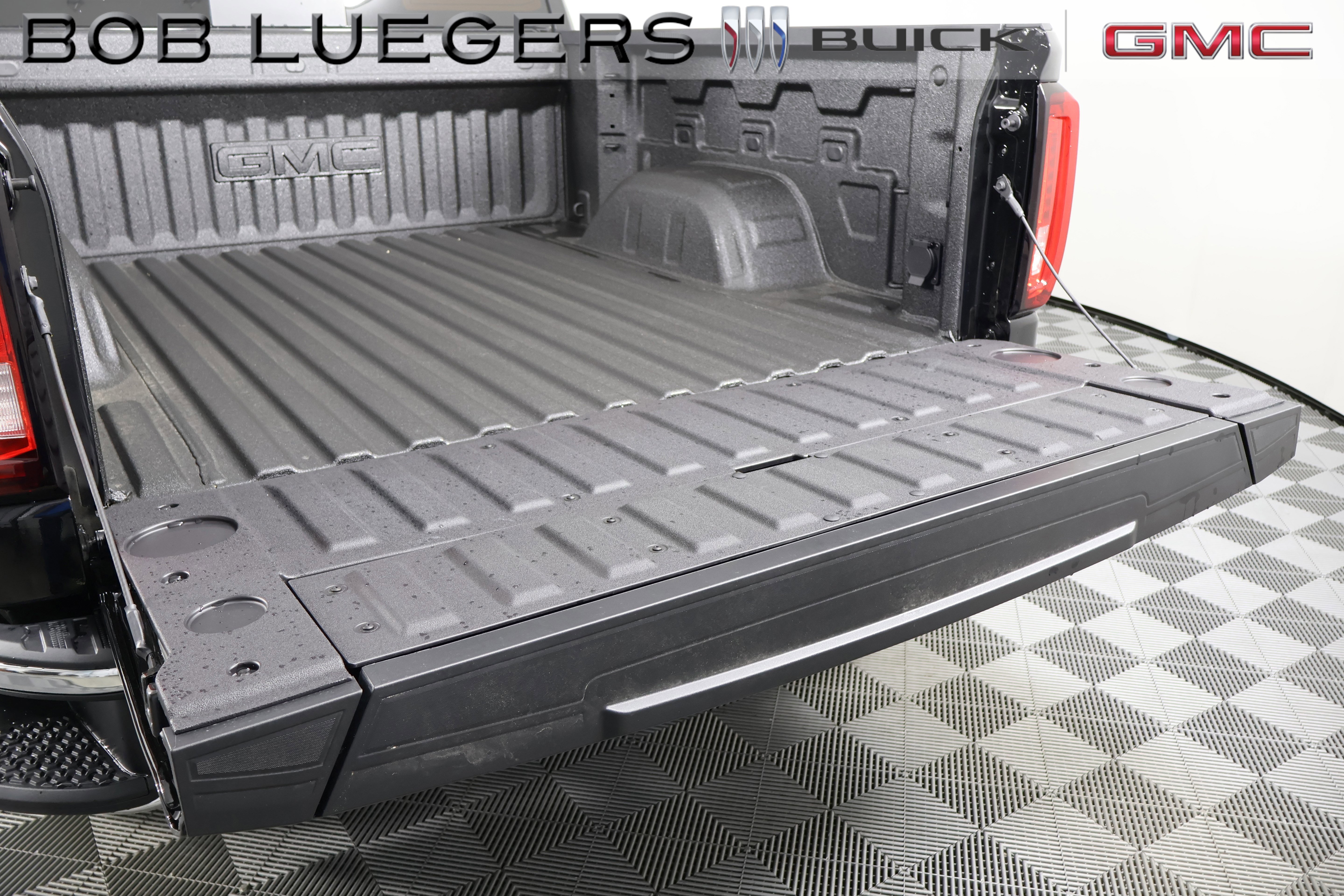 2026 GMC Sierra 1500 SLT - Photo 6