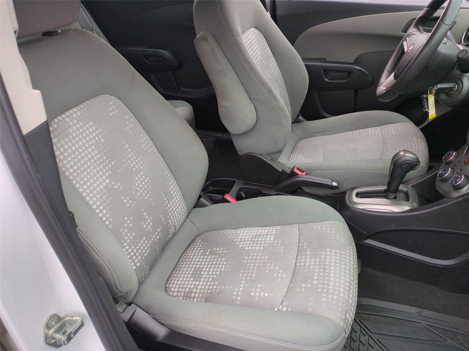 Used 2016 Summit White Chevrolet LS image 32