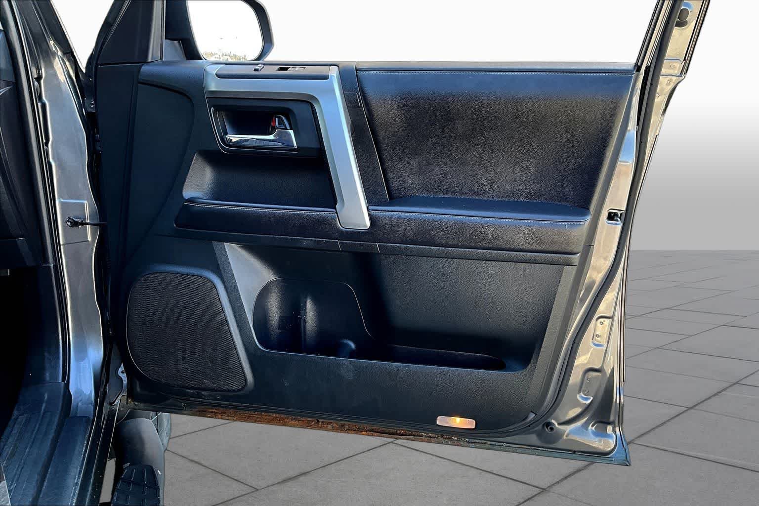 2016 Toyota 4Runner SR5 - Photo 23