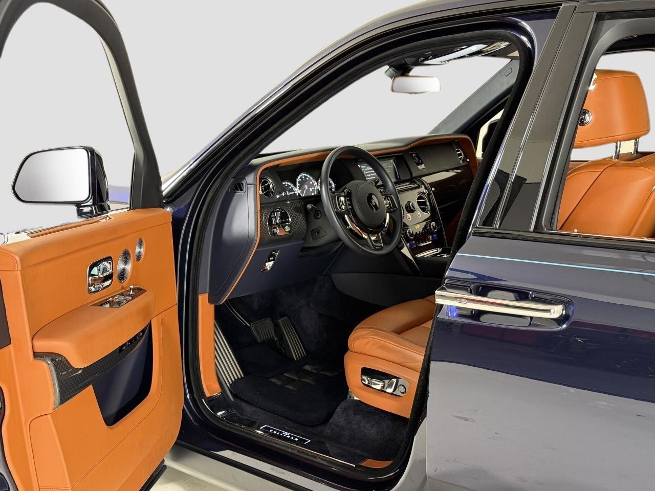 Used 2022 Midnight Blue Rolls-Royce Black Badge | Executive Rear Seating | Rear Entertainment image 12