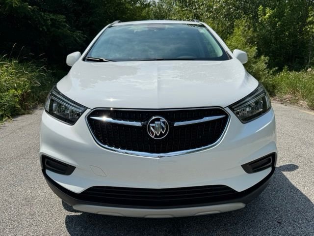 Used 2022 Summit White Buick Preferred image 3