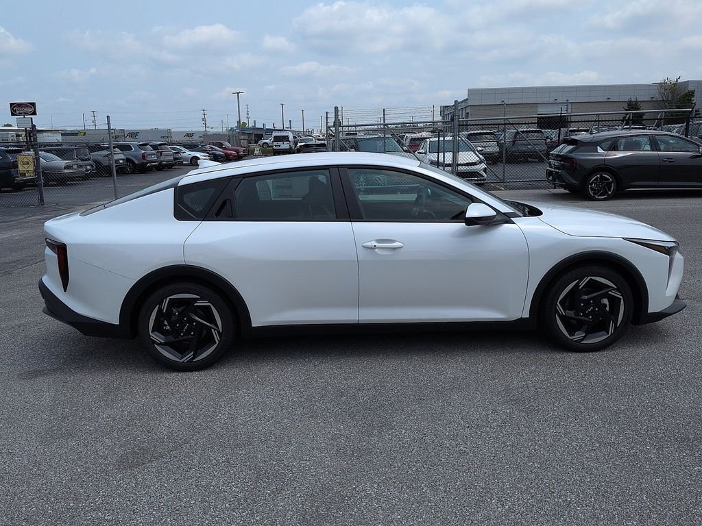 New 2026 Snow White Pearl Kia EX image 2