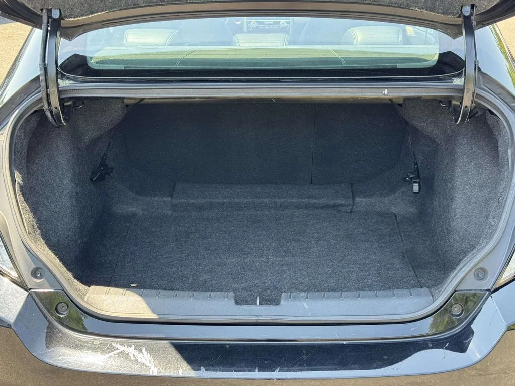 Used 2016  Honda Touring image 29