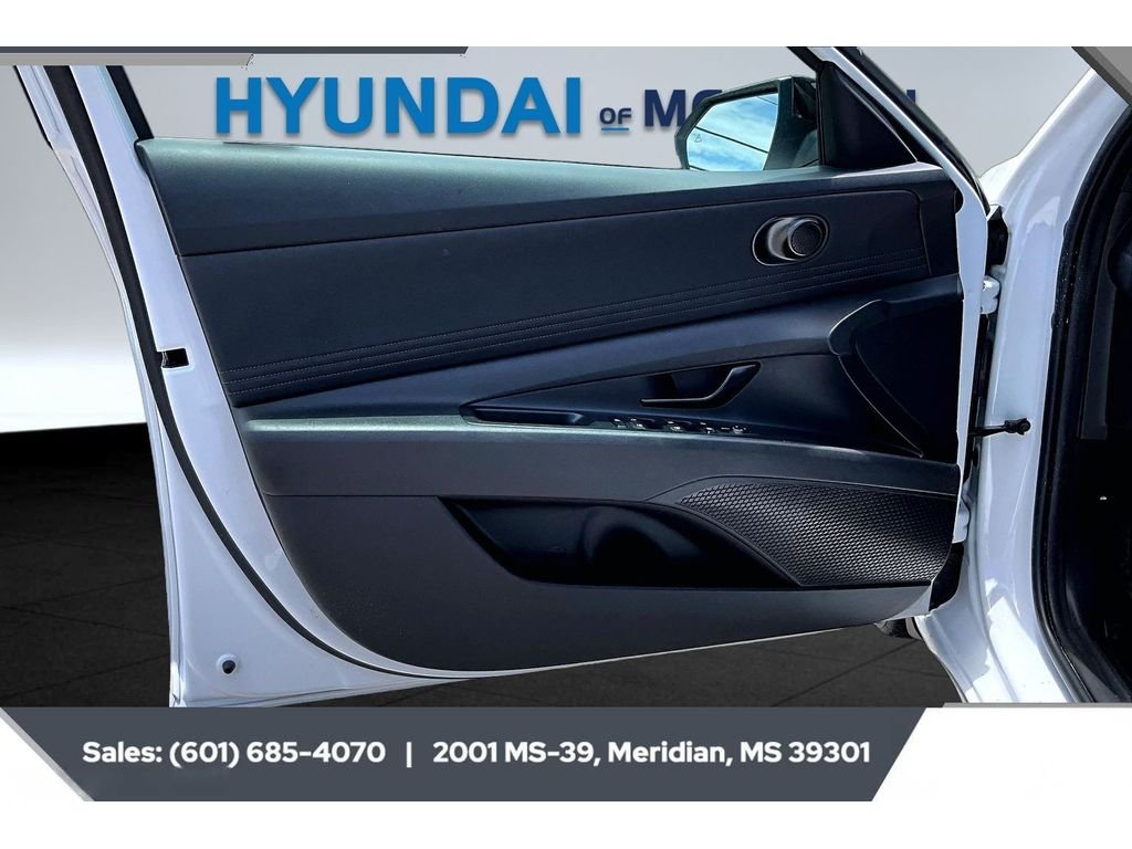 2025 Hyundai Elantra Blue - Photo 17