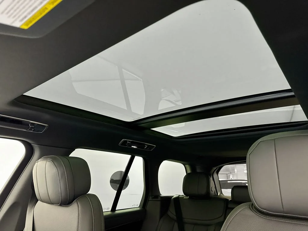 New 2026 Belgravia Green Land Rover SE image 22