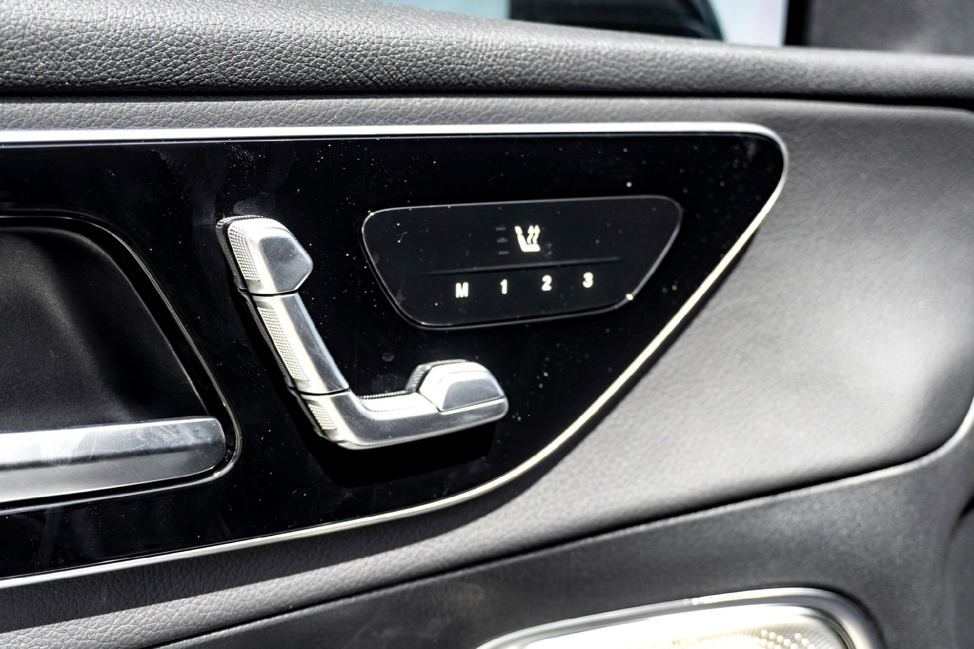 2025 Mercedes-Benz GLC Base - Photo 8