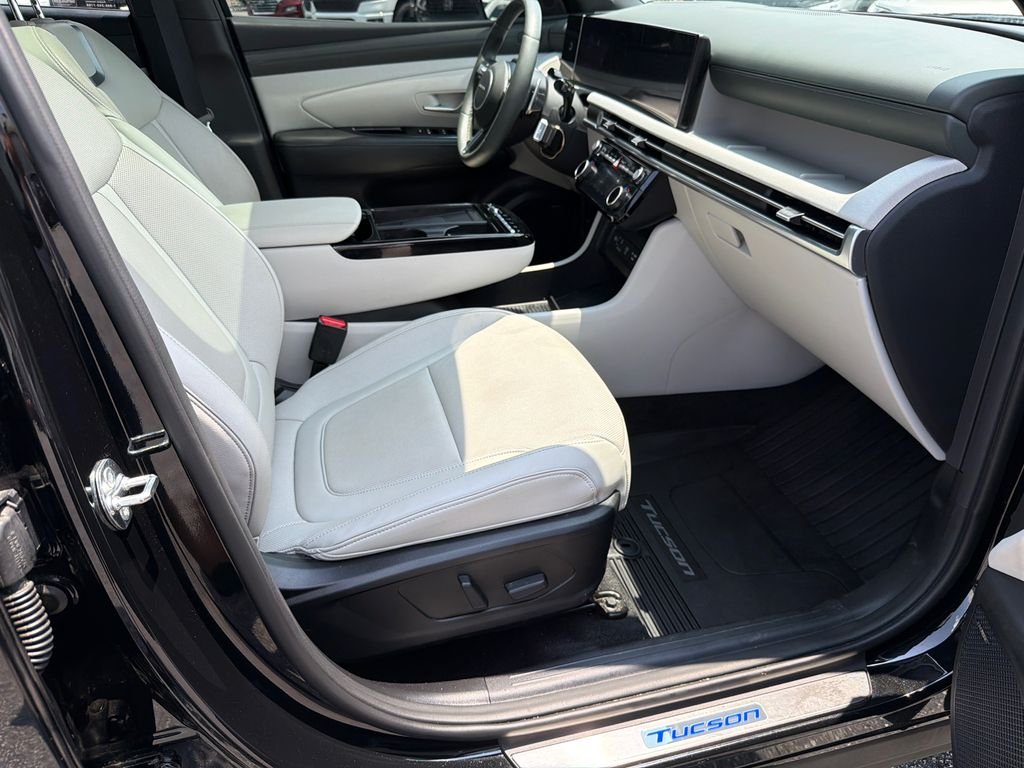 2025 Hyundai Tucson Limited - Photo 13