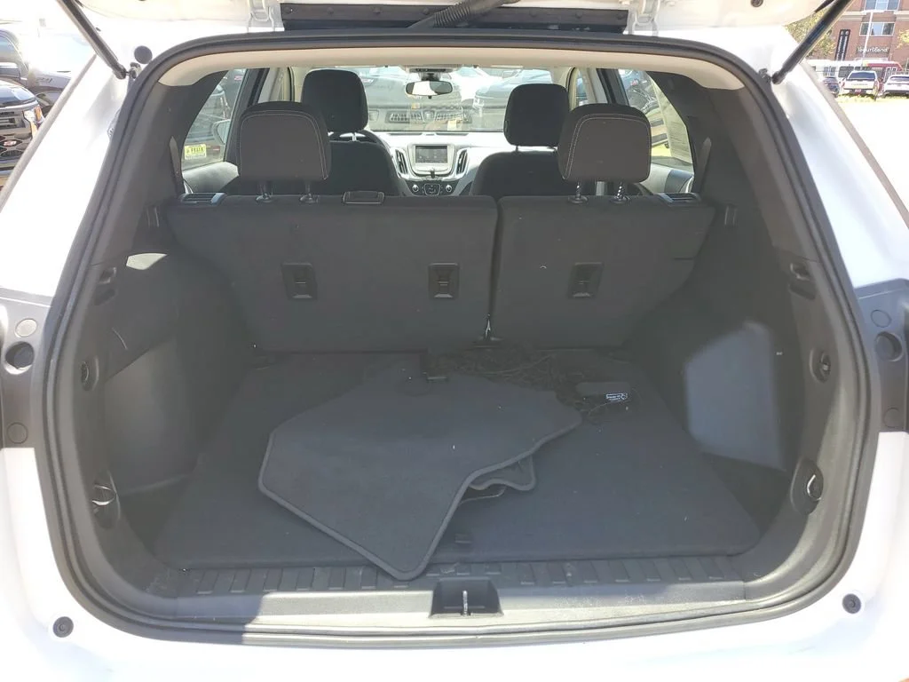 Used 2023 Summit White Chevrolet LS image 9