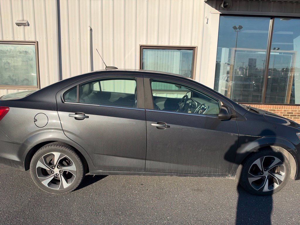 Used 2019 Gray Chevrolet Premier image 35