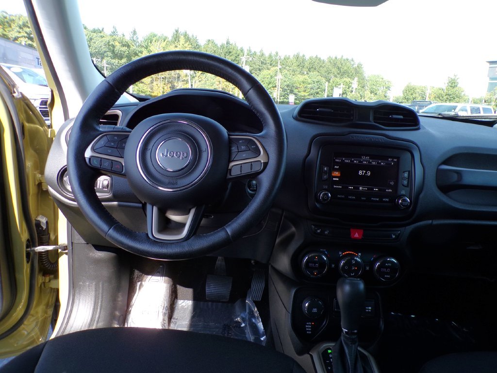 Used 2015 Green Jeep Latitude image 17