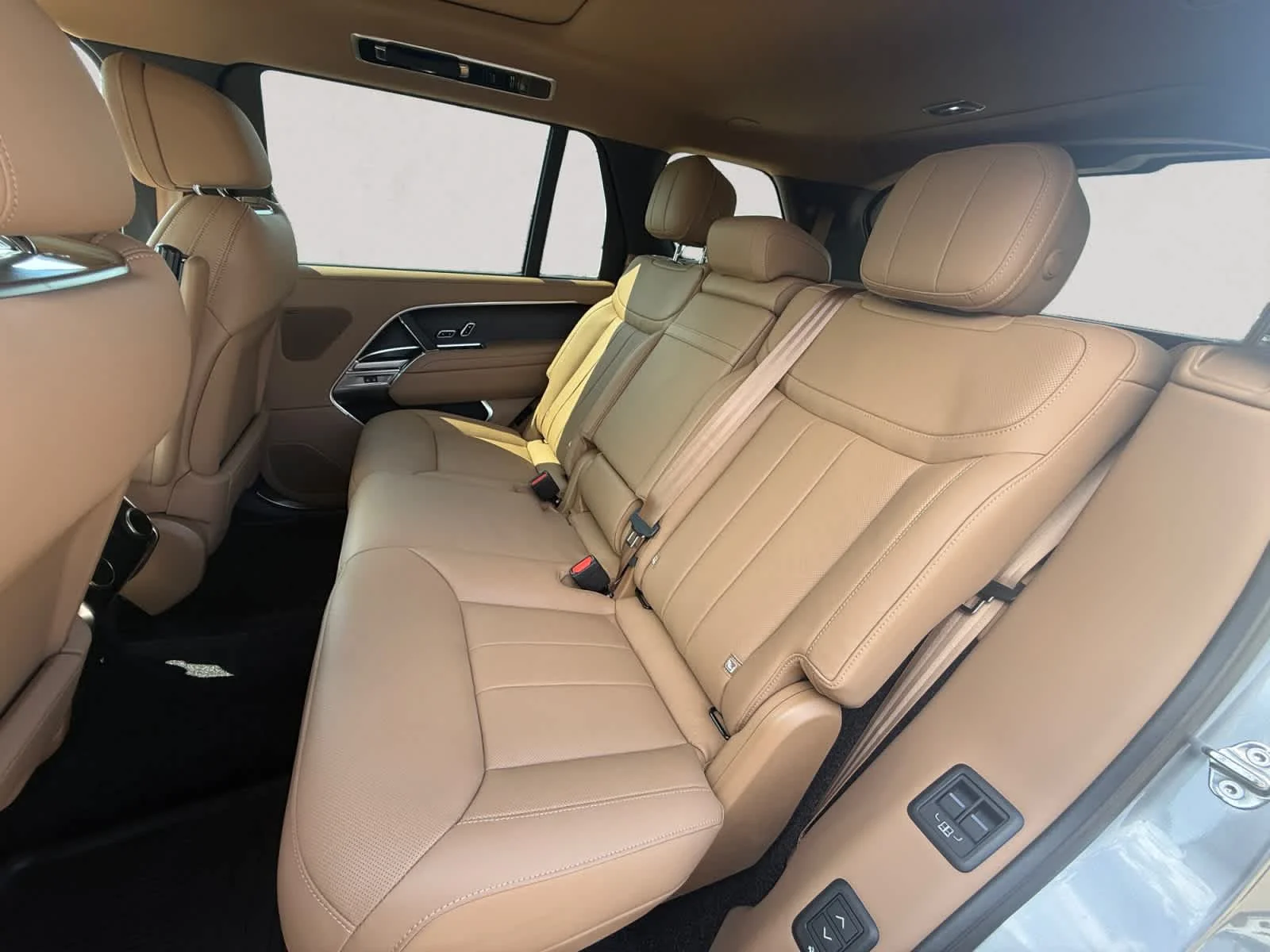 New 2026 Eiger Grey Land Rover P530 LWB 7 Seat image 13