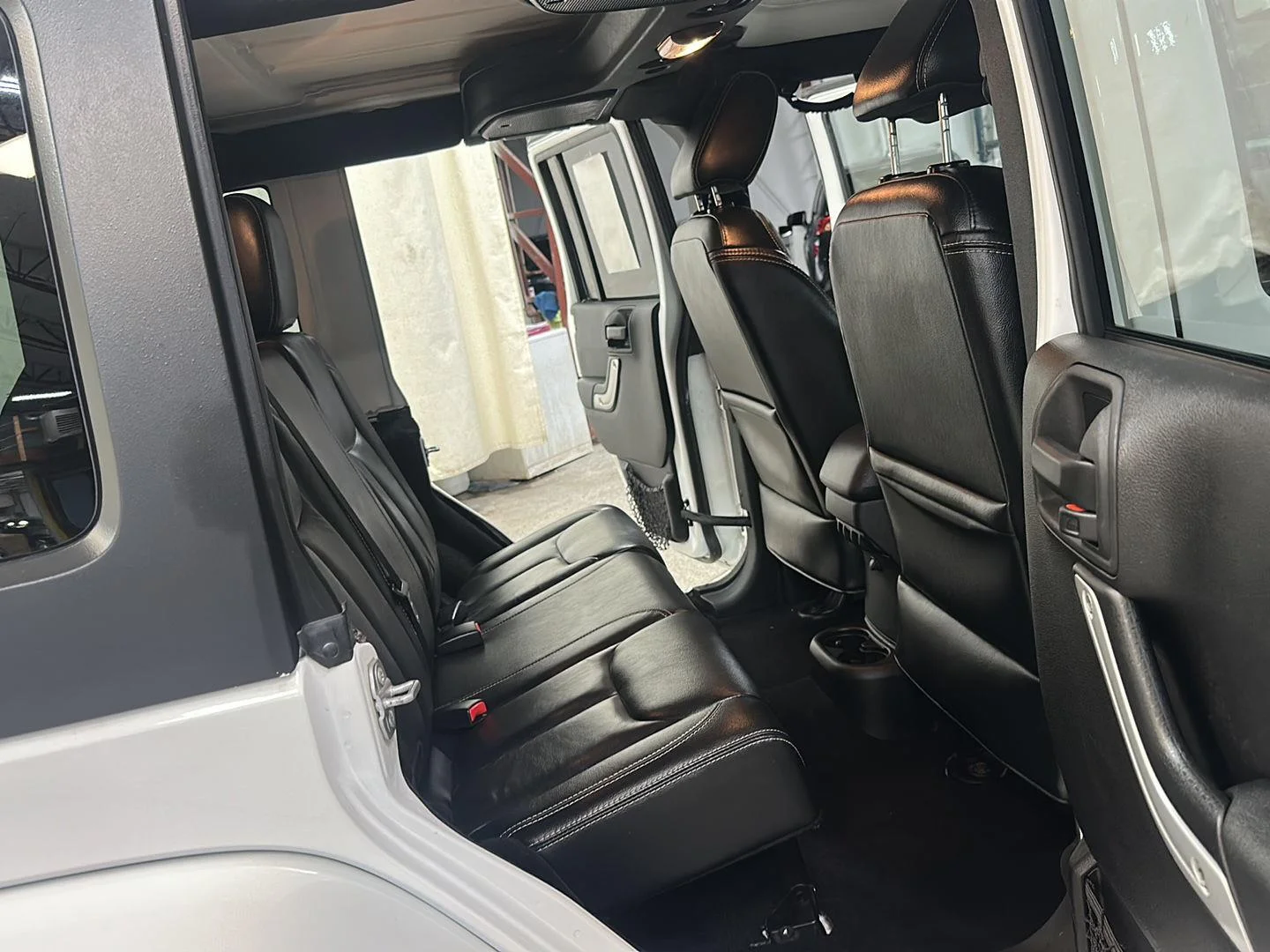 2015 Jeep Wrangler Unlimited Sahara - Photo 27