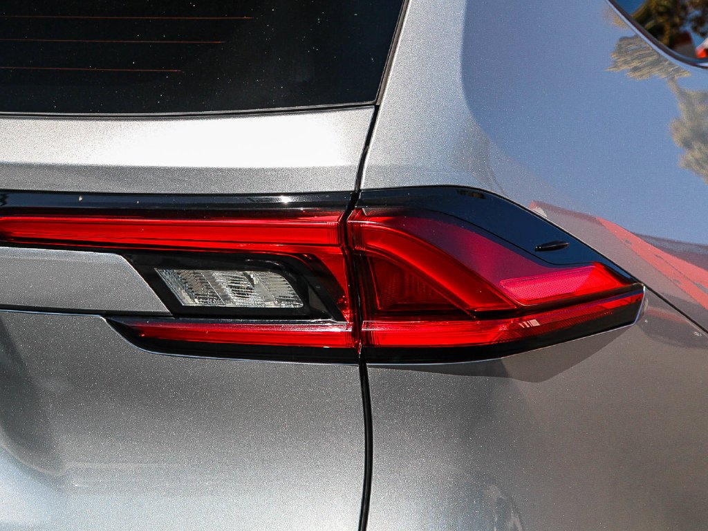 Used 2024 Silver Toyota XLE image 9