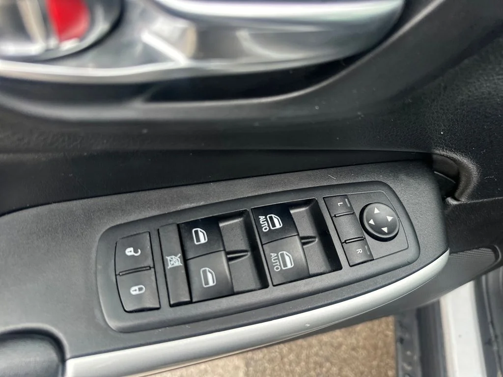 Used 2018 White Jeep Trailhawk image 8