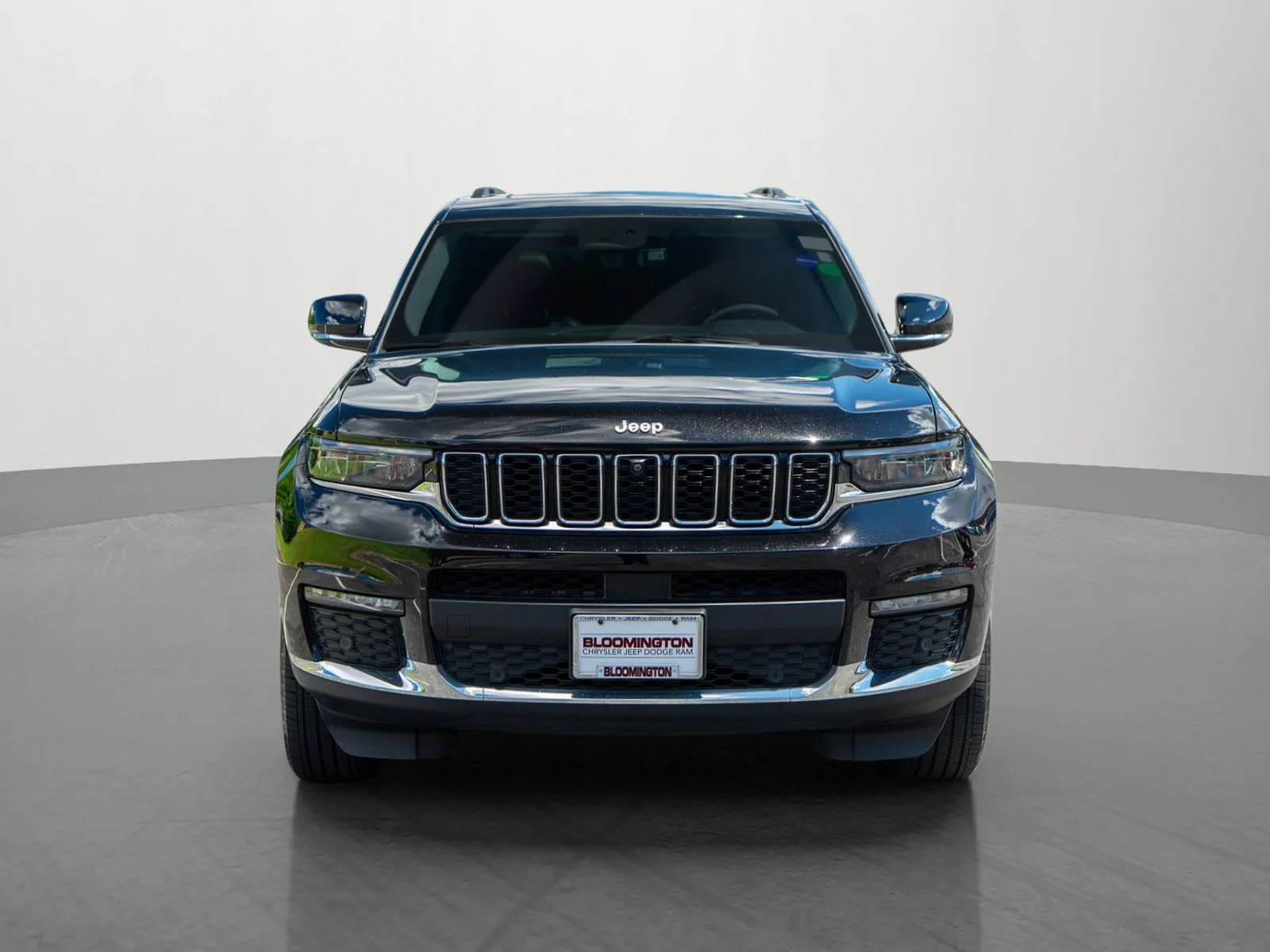 Used 2023 Diamond Black Crystal Pearlcoat Jeep Limited image 2