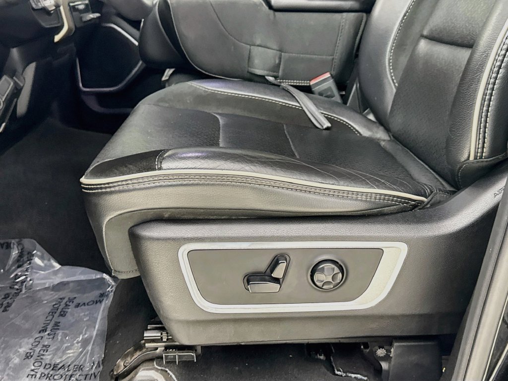 Used 2019 Diamond Black Crystal Pearlcoat Ram Laramie image 23