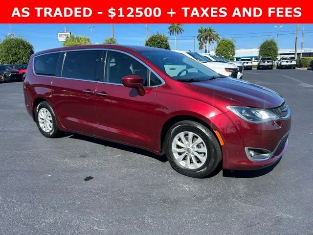 2018 Chrysler Pacifica Touring Plus's photo