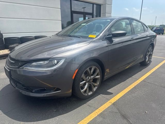 2016 Chrysler 200 S's photo