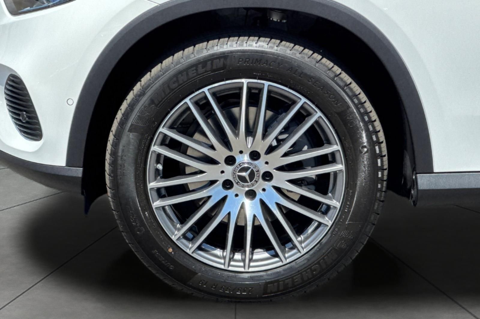 New 2027 Polar White Mercedes-Benz GLC 300 image 3