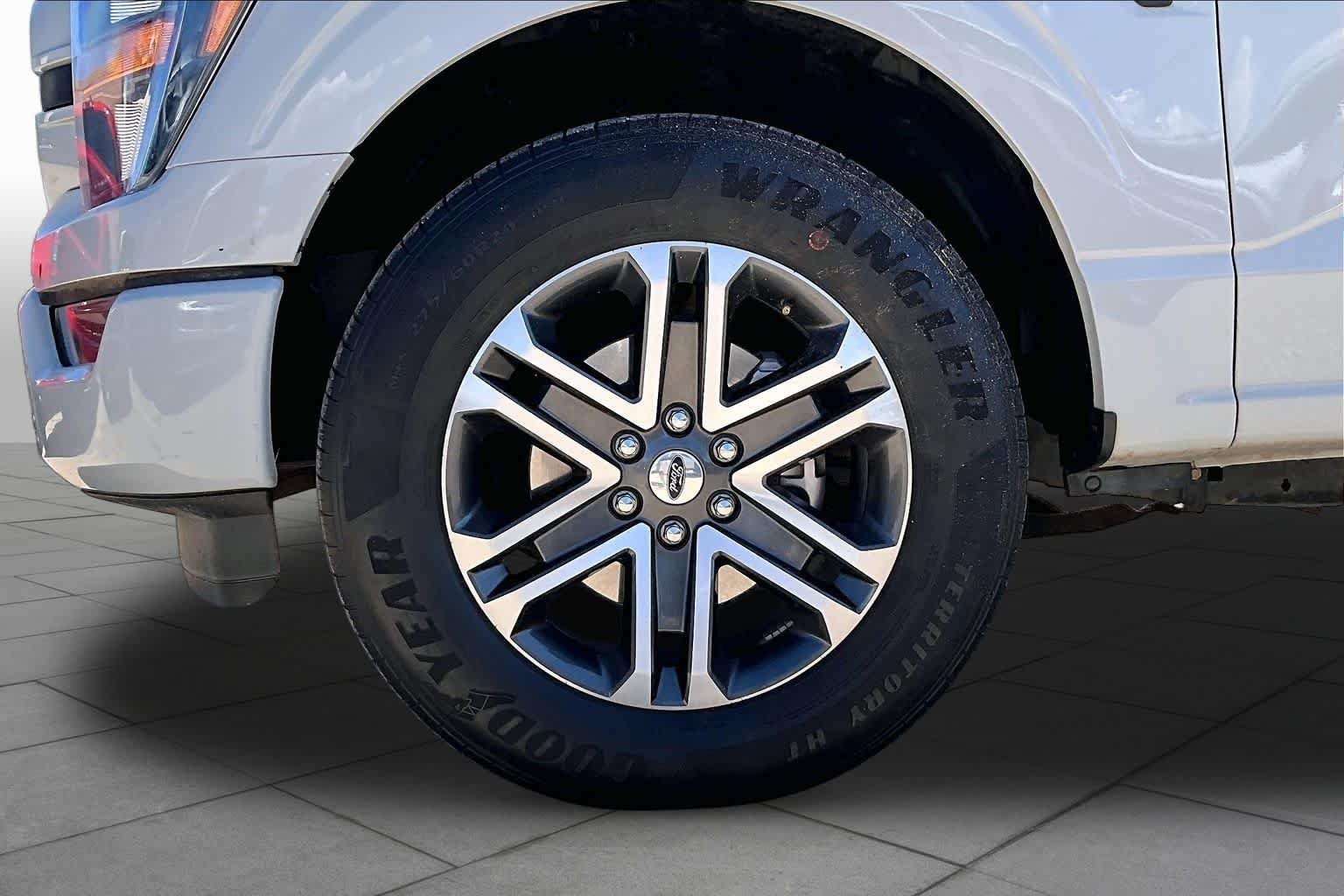Used 2023 Avalanche Gray Ford XL image 10