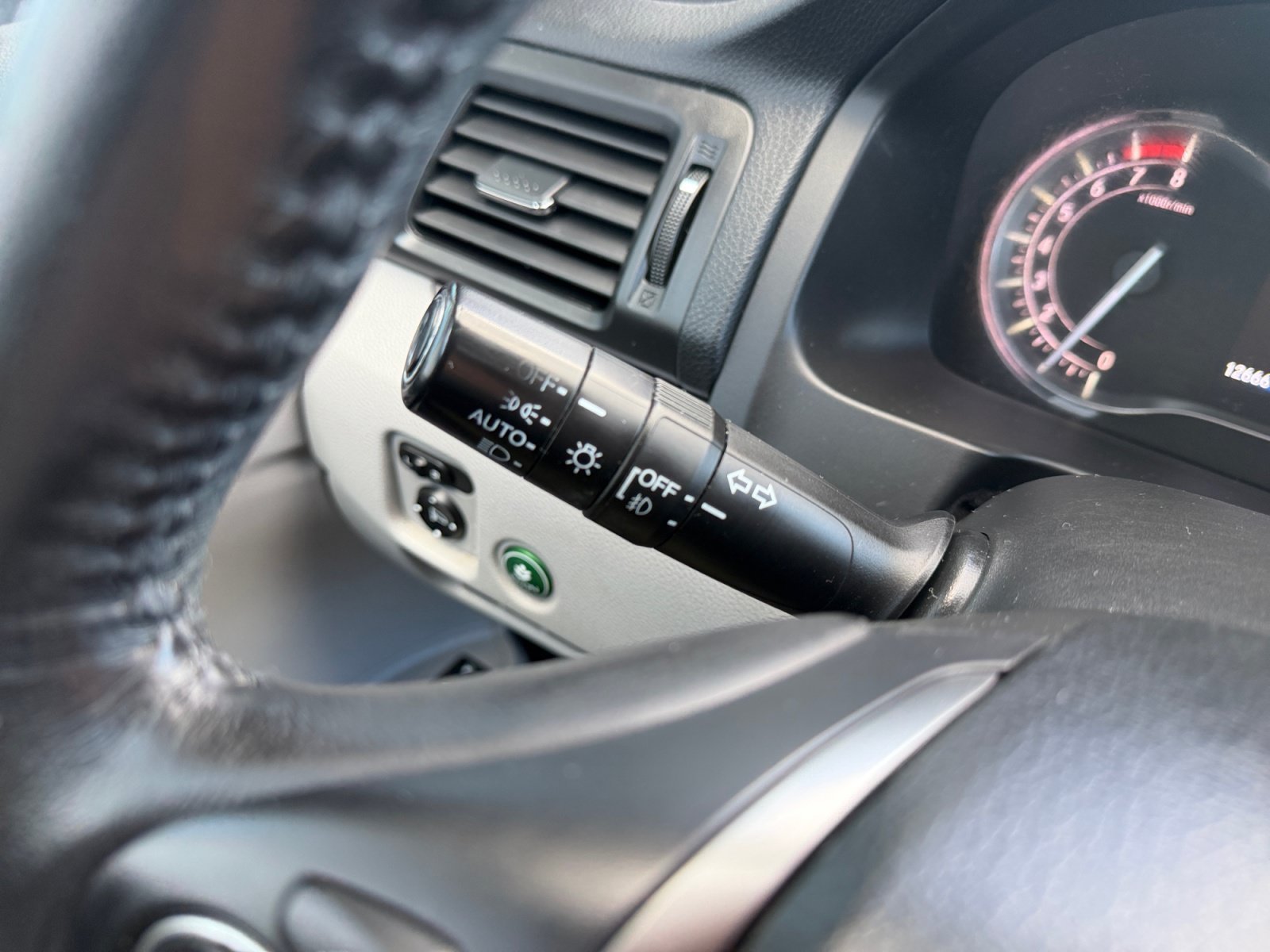 Certified Used 2018 Silver Honda EX-L image 13