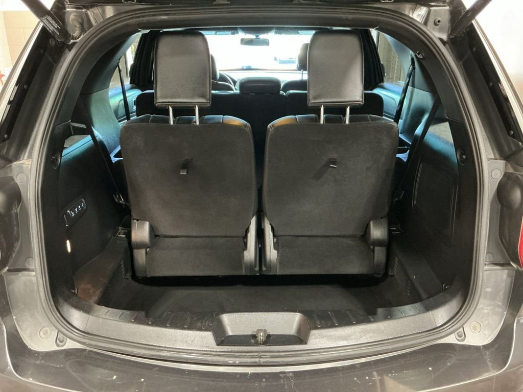 Used 2017 Gray Ford Limited image 17