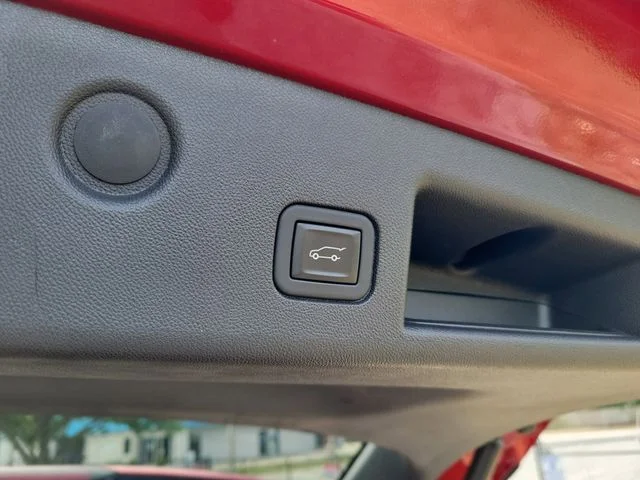 Used 2023 Red Chevrolet Premier image 9