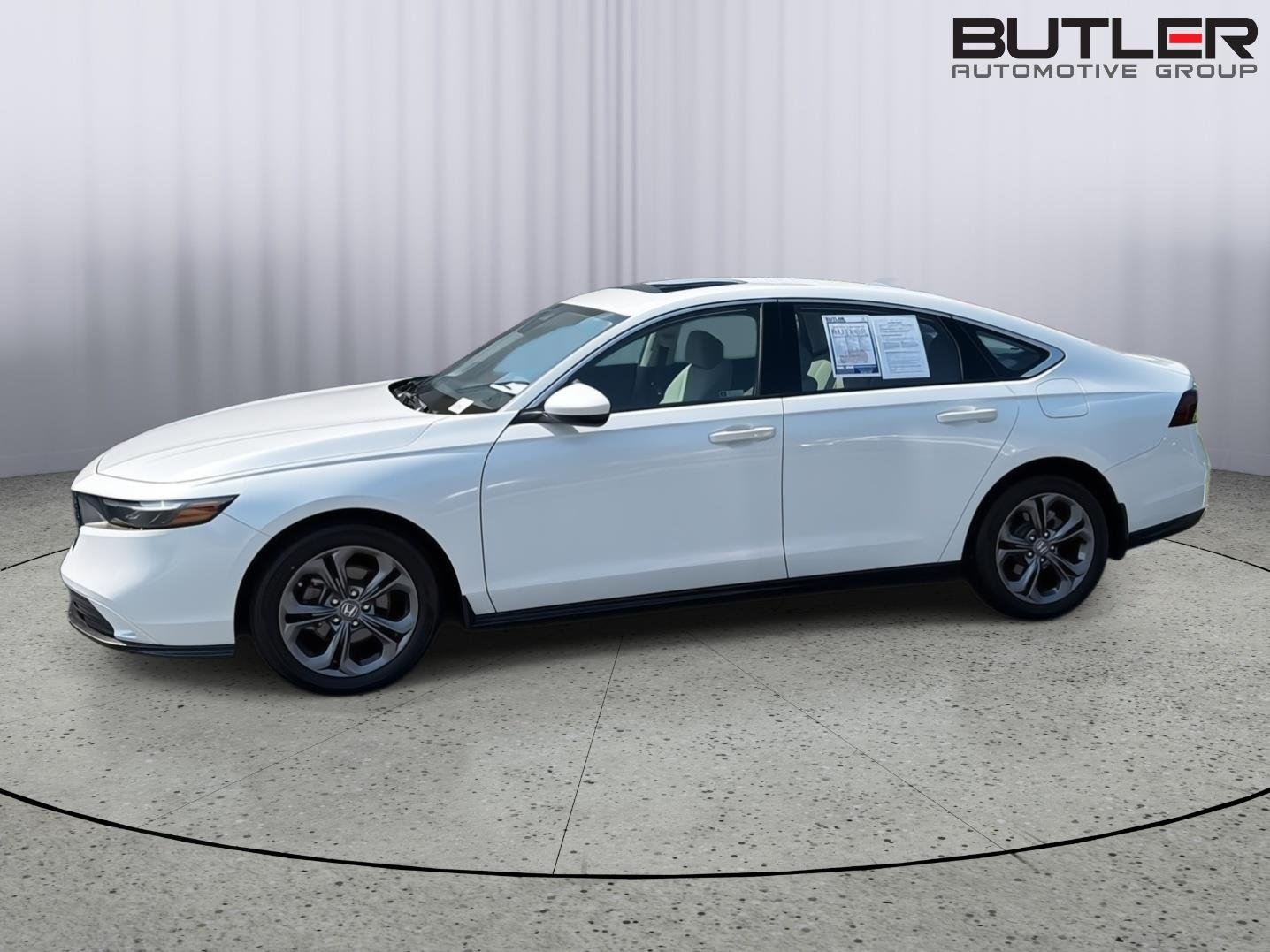 Used 2023 Platinum White Pearl Honda EX image 3