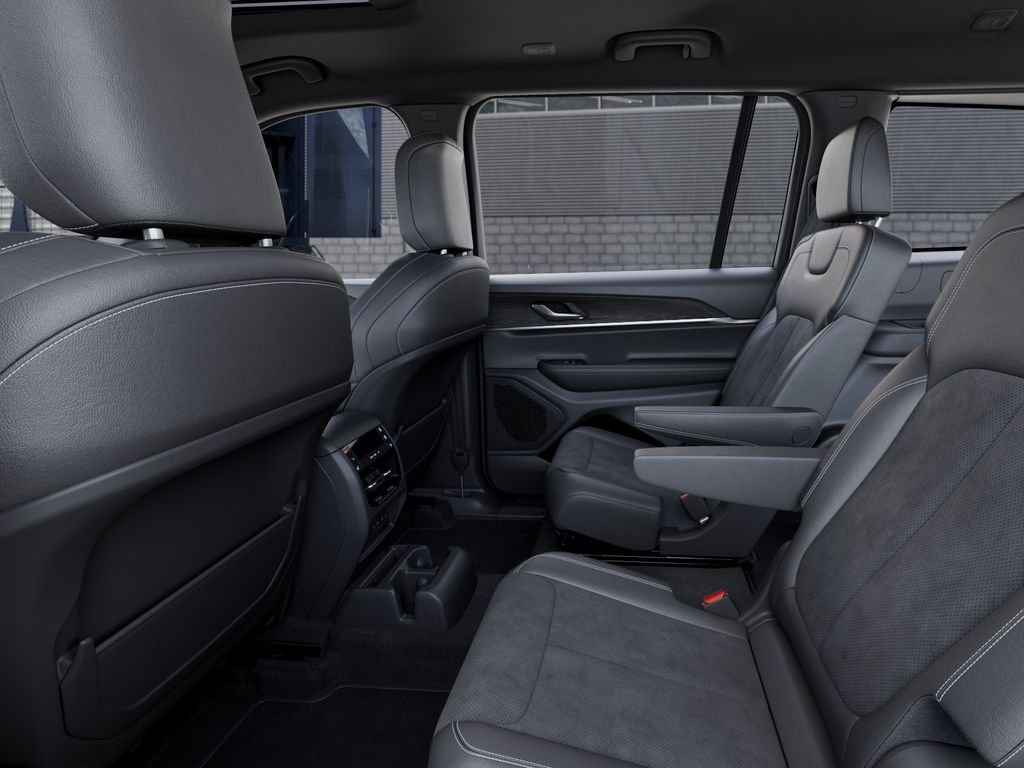 New 2026 Velvet Red Pearl-Coat Exterior Paint Jeep Laredo image 23