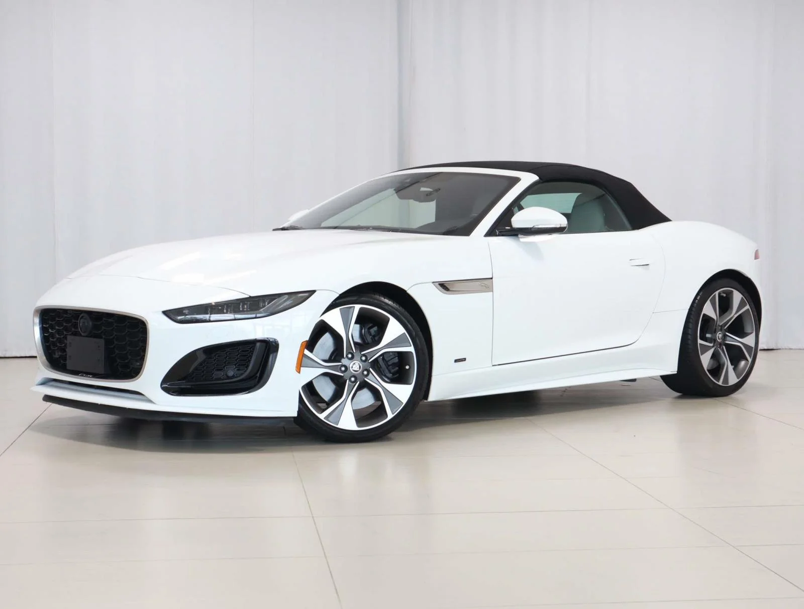 Used 2024 White Jaguar P450 image 41