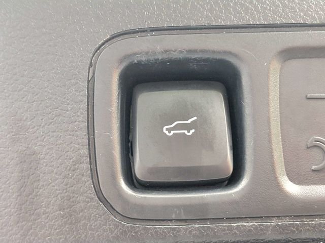 Used 2021 White Ford Limited image 13