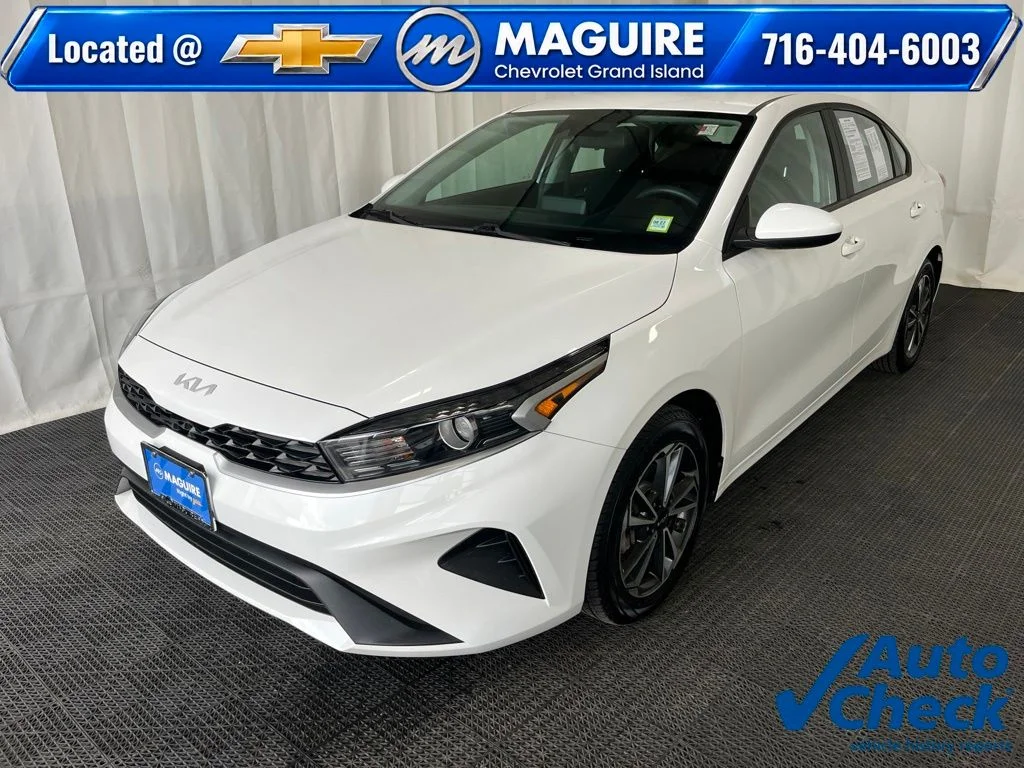 Used 2023 White Kia LXS image 1