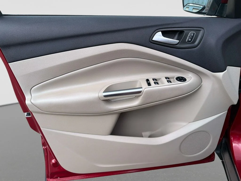 Used 2018 Red Ford SEL image 18