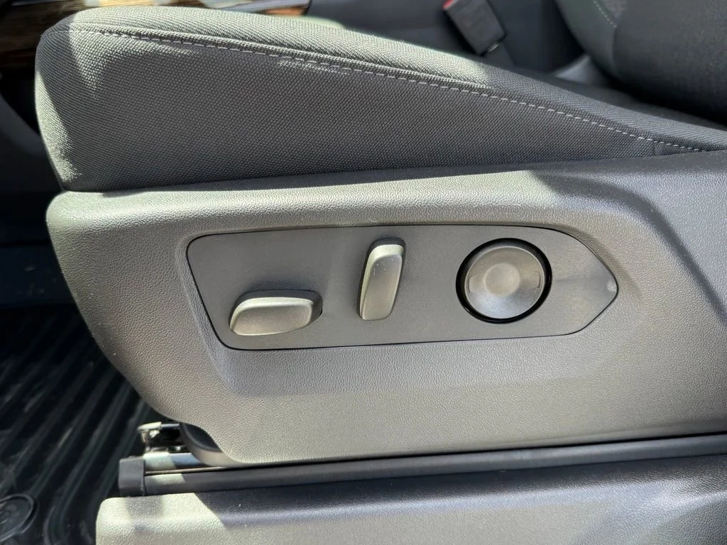 New 2026 Sterling Metallic GMC Elevation image 34