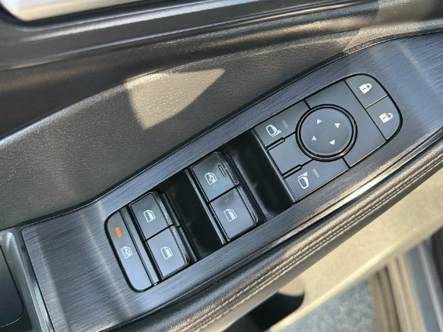 Used 2022 Gray Nissan SV image 33