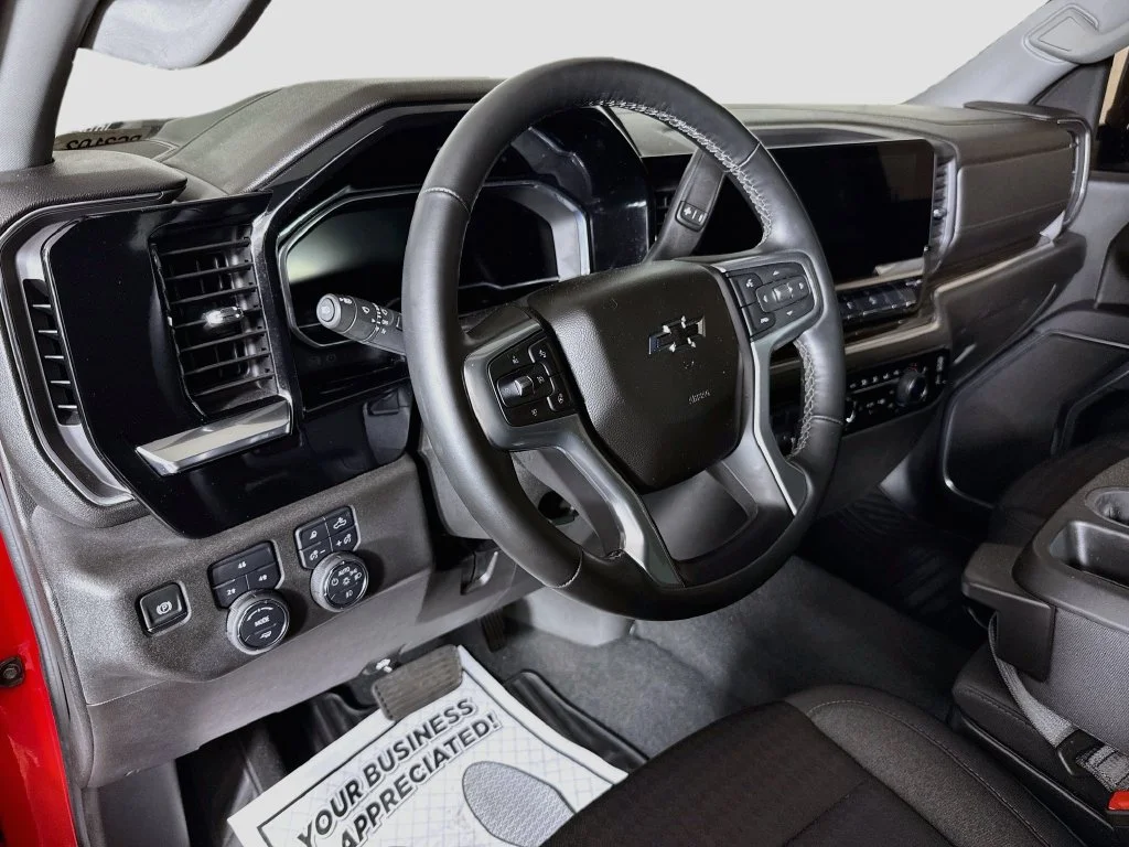 Used 2025 Red Chevrolet LT image 9