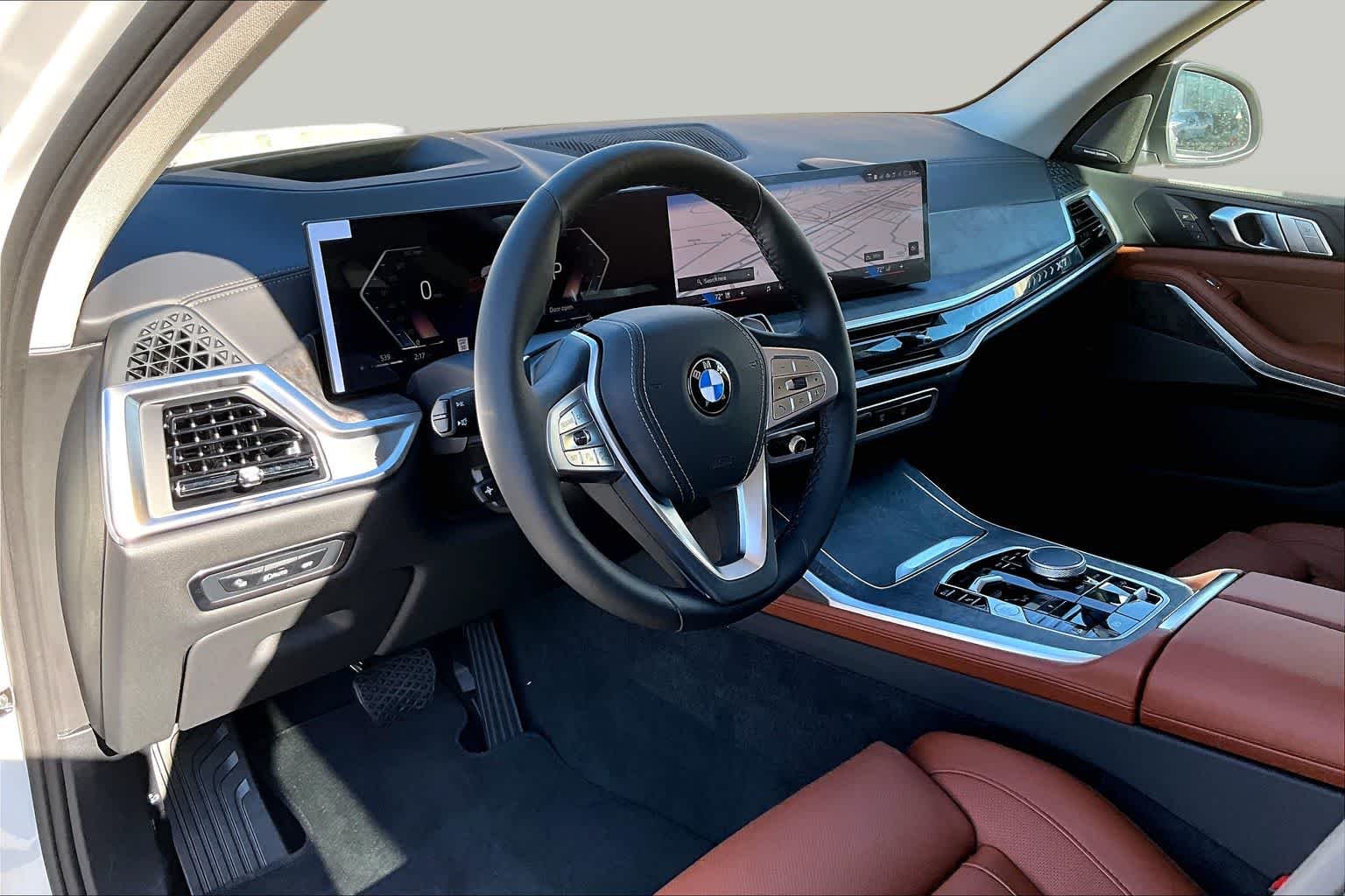 New 2026 Mineral White Metallic BMW xDrive40i image 8