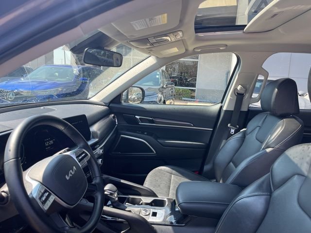Used 2025 Silver Kia S image 41