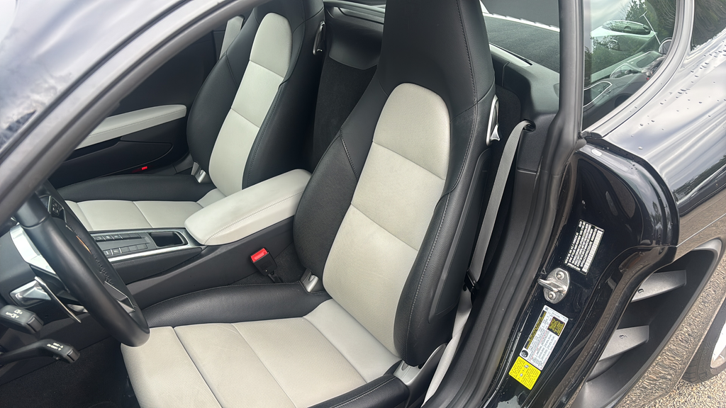 Used 2024  Porsche Style Edition image 18