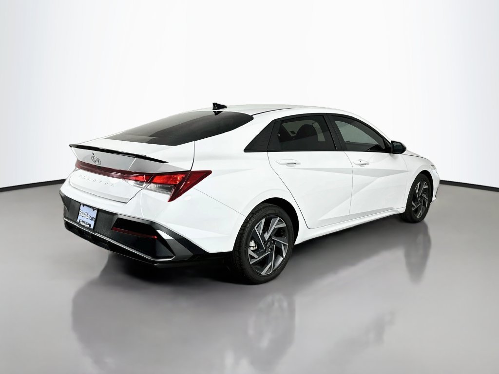 Used 2025 White Hyundai SEL Sport image 8
