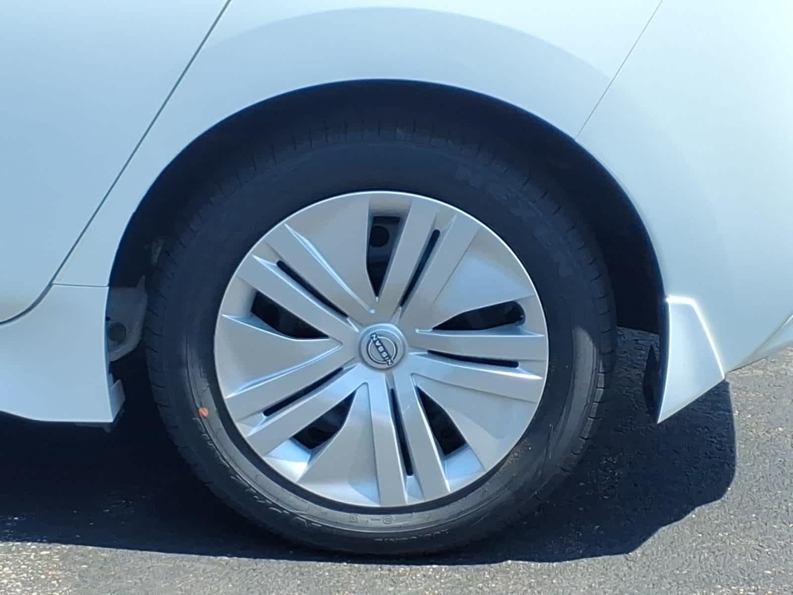 Used 2023 Glacier White Nissan S image 9