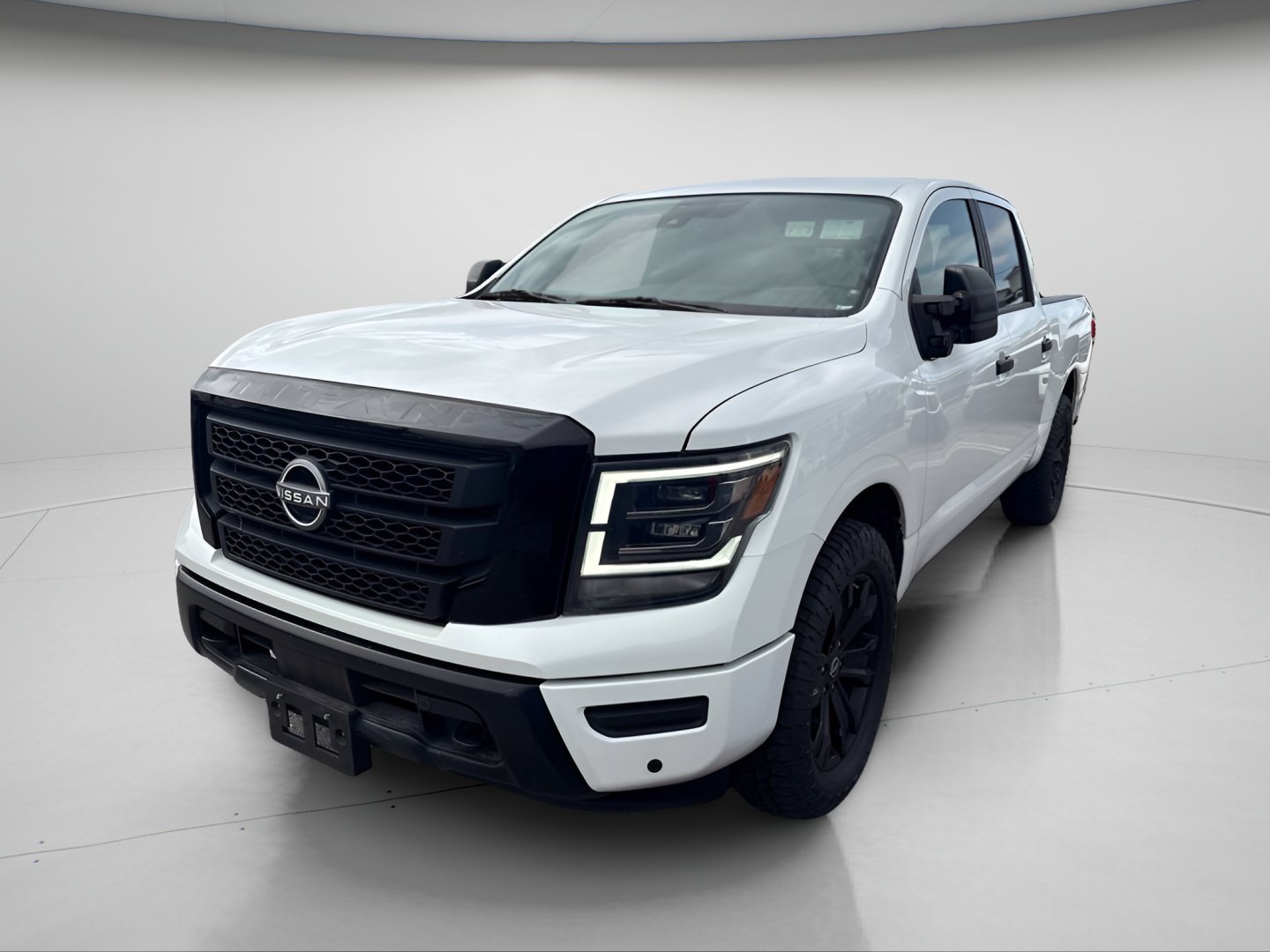 Used 2023 Glacier White Nissan SV image 16