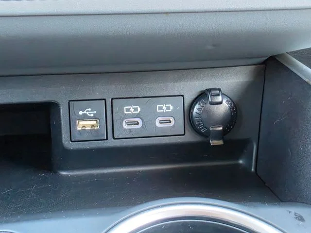 2023 Toyota Highlander XLE - Photo 25