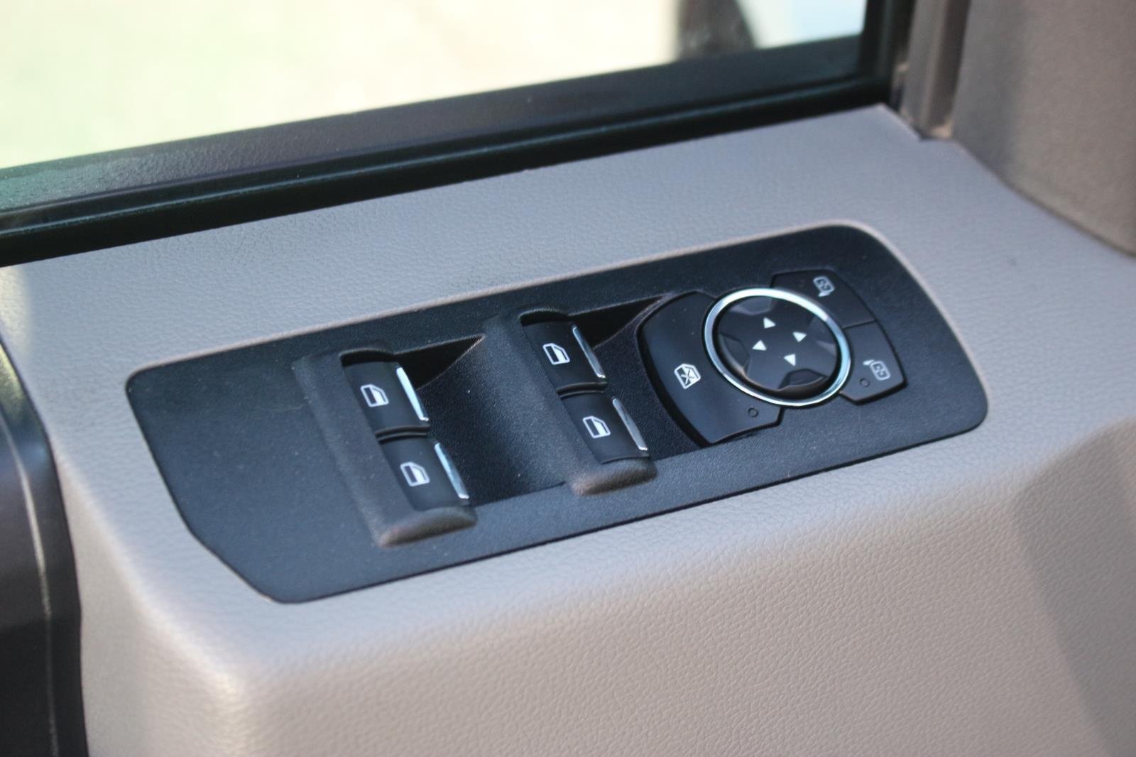 Used 2020 White Ford XL image 13