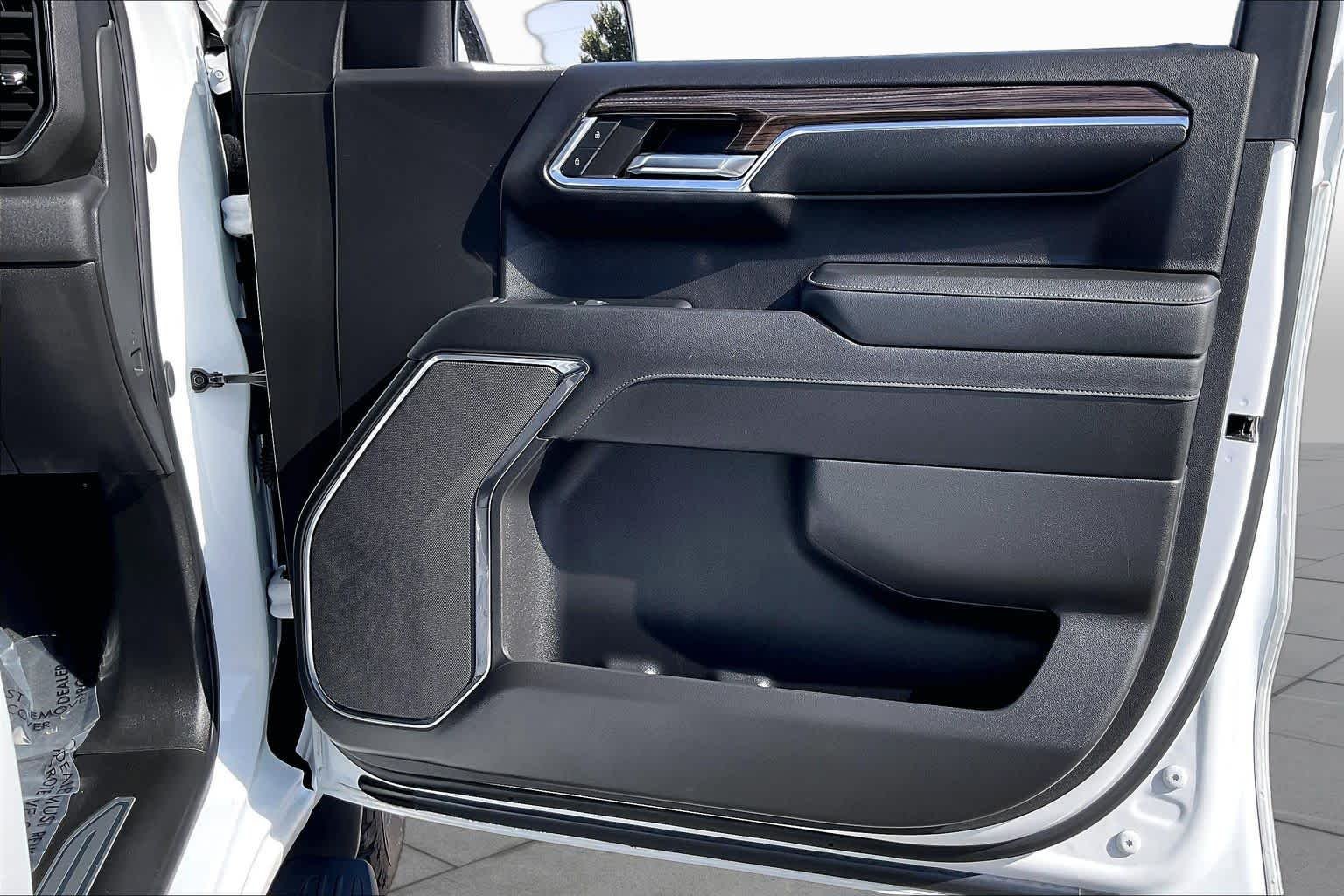 Used 2024 Summit White Chevrolet LT Trail Boss image 23