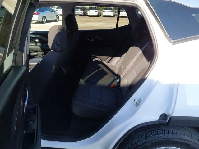 Used 2024 White GMC SLE image 25